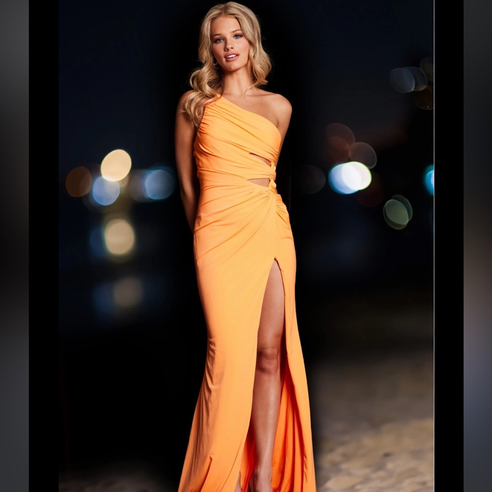 Prettiest Jovani Maxi dress size 0 was $550 and worn once!!